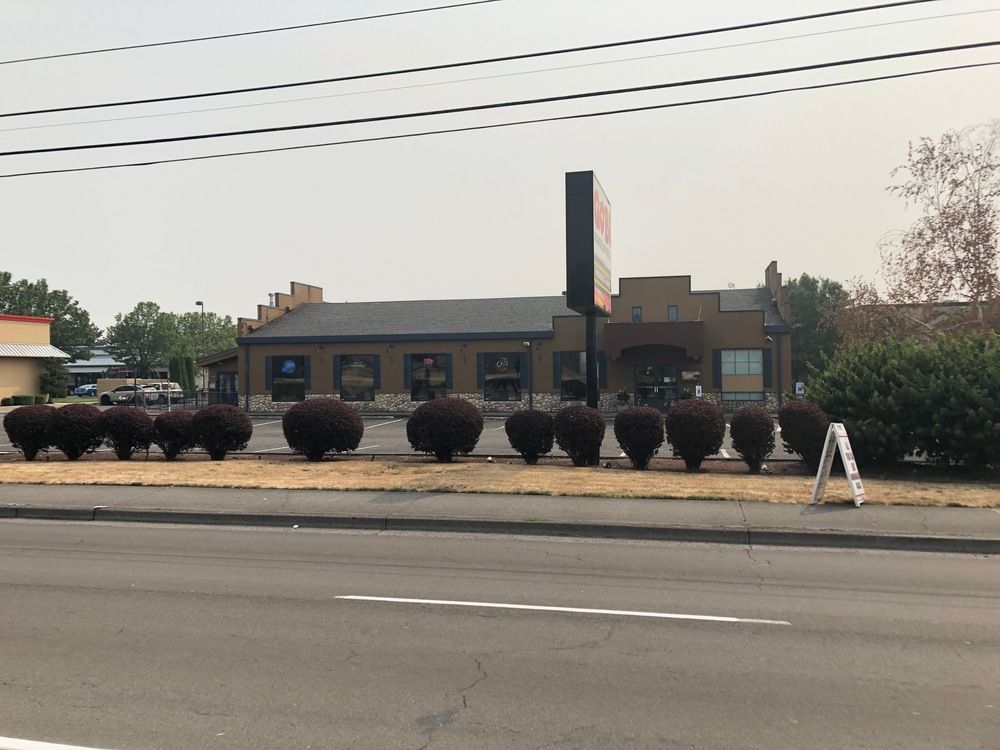 East Vancouver Restaurant Building & Business: 14387 SE Mill Plain Blvd, Vancouver, WA 98684
